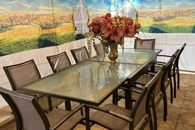 This charming apartment is located in the prestigious Rehavia neighborhood of Jerusalem