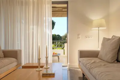 Image de Athenian Riviera Seaside Escape in Vouliagmeni