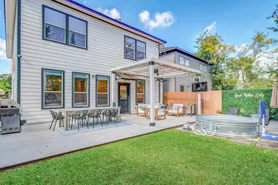 Image de 3bd Houston Heights Hideaway with Outdoor Paradise