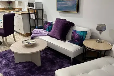 Image de Shl- Lilac Wisteria Cottage