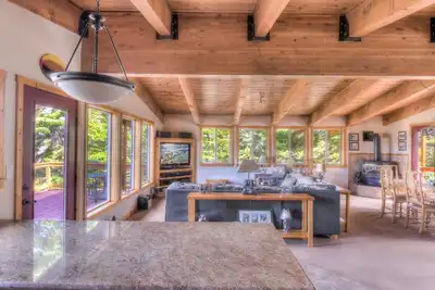 Image de Chamberland Getaway | Lake Views w/ Deck!