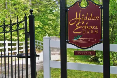 Image de Luxurious 4-bedroom farmhouse nestled in the beautiful mountains of Marble, Nc