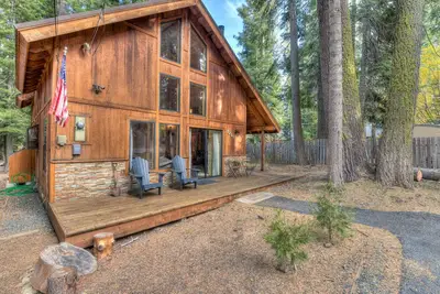 Image de Relax at Rustic Tahoe Charm | Minutes to Lake