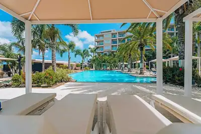 Image de Fabulous Beach & Pool Views In This Stunning 2 Bdrm Corner Unit At Le Vent