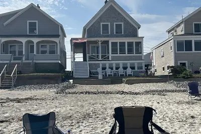 Image de Oceanfront apartment. 2 bedrooms. Steps to the beach