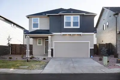 Image de Spacious 4-bedroom house with fitness room, WiFi 5 Mins to Old Mill, Bend