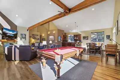 Heavenly Mountain Chalet - Skiing, Pets, Hot tub