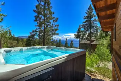 Image de Altitude Adjustment Lodge - Hot tub Sunset Lake Views