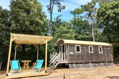 Image de Roulotte Essentiel 3 Pièces 4 Personnes + Tv