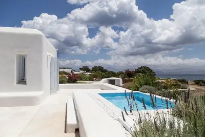 Image de Dazzling Paros Villa | Villa Thalassía | 2-Bedrooms | Breathtaking Sea Views | Private Outdoor Pool | Private Furnished Terrace | Peaceful Outdoor Ambiance | Prime Location