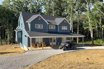 Image de Nolin Lake Family Retreat: Deck, Fire Pit & Games!