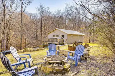 Image de Peaceful Cabin at Lake Logan w/ Spacious Yard!