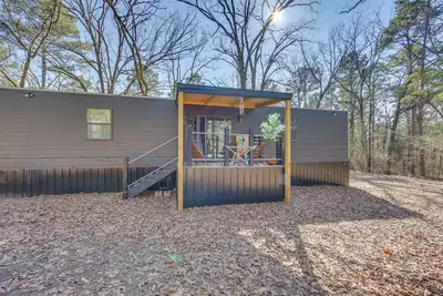 Image de Winnsboro Tiny House w/ Trails, Yard Games & More!
