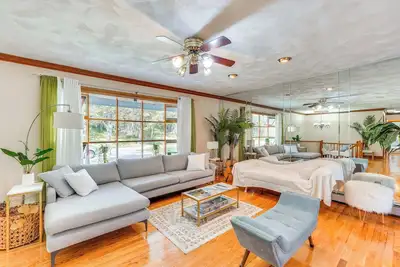 Image de Peaceful 1-Acre Parksville Home: Large Deck & Yard