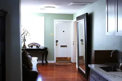 Image de 2 Bedroom Suite on second floor