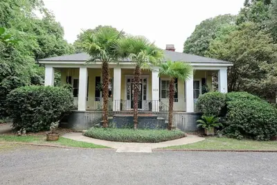 Image de The Chick Inn on Main Neighbors!