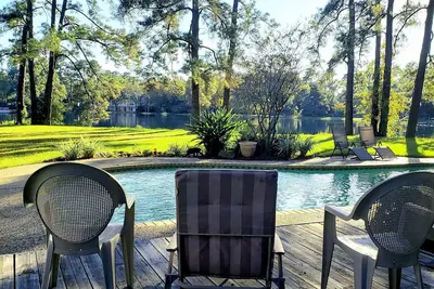 Image de Beautiful Lakehouse w\/ Private Pool - 4 Large Bedrooms