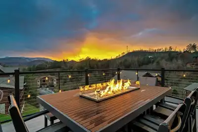 Image de Rooftop RendezView - Short Drive to Pigeon Forge, Gatlinburg & National Park