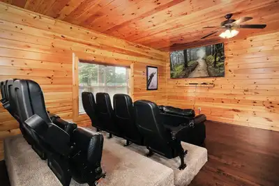 Image de Time Well Spent - 10 Minutes from Parkway Attractions, Shops, Events & Food
