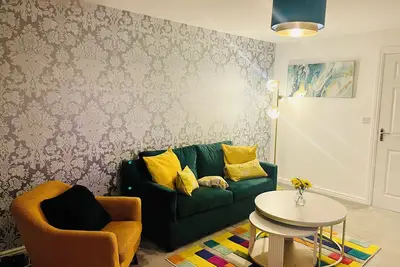 Image de Cozy Large 3 Bed Townhouse with Free Parking! M5 exit nearby! Contractors!