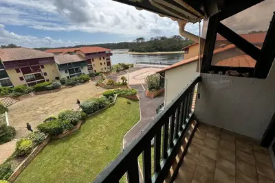 Image de Appartement dans une résidence située au bord du  lac marin