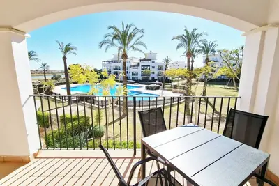 Image de South-facing 2-bed apartment, with pool view