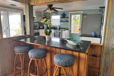 Image de Sea Glass Cottage on the river.