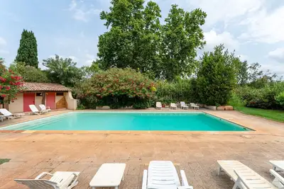 Image de Maison de vacances 'Réattu' avec piscine partagée, Wi-Fi et climatisation