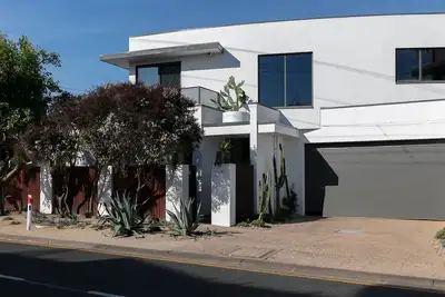 Image de Beach Views- Pet Friendly home, short walk to the beach