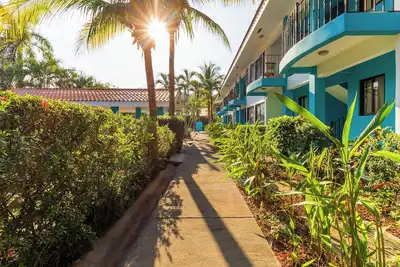 Image de Cozy 2 Bedroom Condo with Ac and Pool in the Desirable Las Palmas Neighborhood
