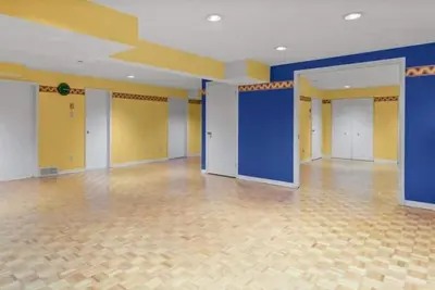 Image de Cozy basement in central ddo closer to airport