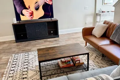 Image de Spacious, Cozy and Clean! 15 miles to Downtown Houston, 18 miles to Iah.