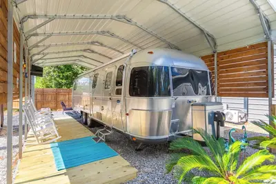 Image de Iconic Airstream Camper, Private Pet Friendly, Near Sportplex, 8 mi to Beach.