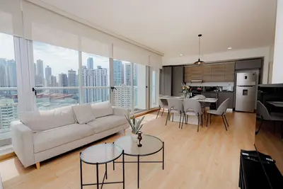 Luxury 2 bedroom apt free parking and balcony