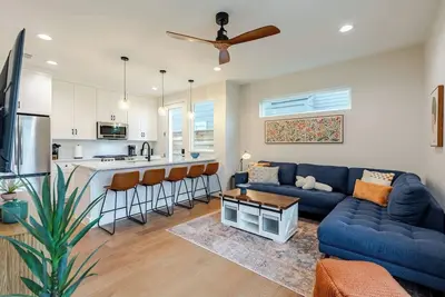 Image de Charming 3-bedroom house 3 min from Ut Stadium!