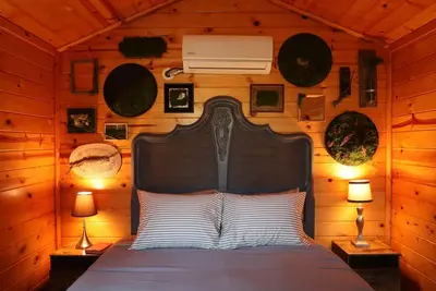 Image de Honeysuckle’s Haven-Cabin on Hidden Paradise Farms