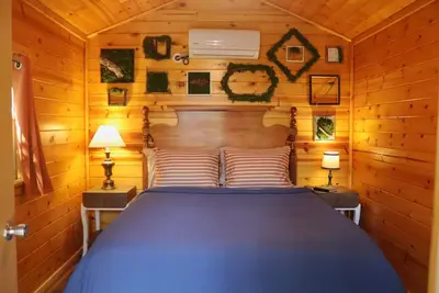 Image de Carnation's Cove-Cabin on Hidden Paradise Farms