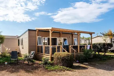 Image de Mobil-home | Premium | 3 Ch. | 6 pers. | Terrasse surélevée | A/C | Tv