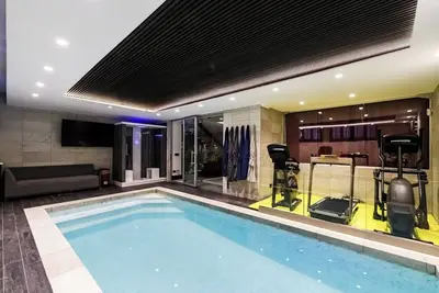 Image de Luxury apartment with indoor pool