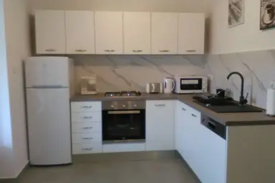 Image de Appartement de deux chambres avec la terrasse et la vue sur le mer Lopar, Rab (A-23736-d)