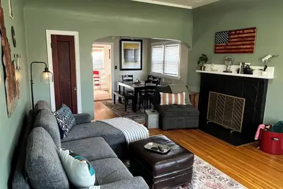 Image de Stylish Bungalow in historic Normal Hill