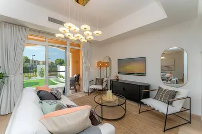 Image de Luxury Arabian Ranches Villa on Pool and Park.