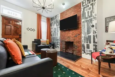 Image de 3 King Beds - Upper Lawrenceville Americana!