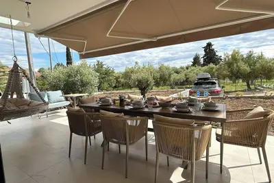 Image de Appartement serein avec vue sur l'olivier en Grèce