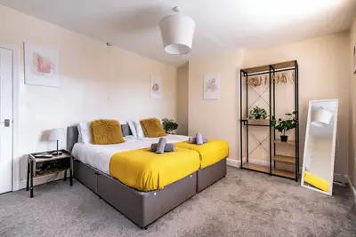Image de 4br Bradford Home, Contractor Friendly with Parking