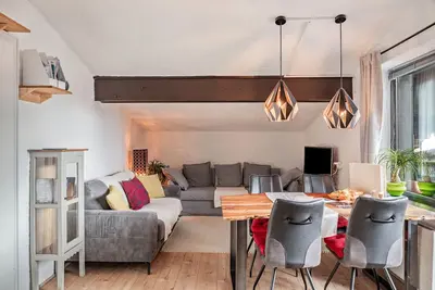Appartement \"Adlerblick\" avec vue sur les montagnes, balcon et Wi-Fi