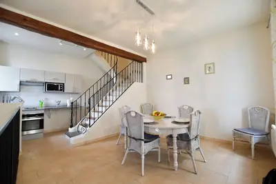 Image de Oustau - Ruelle bucolique