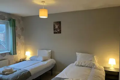 Image de Spacious Home in Walsall with Parking & Garden