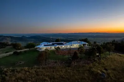 Image de 7 bedroom farmstay on 717 pristine acres.