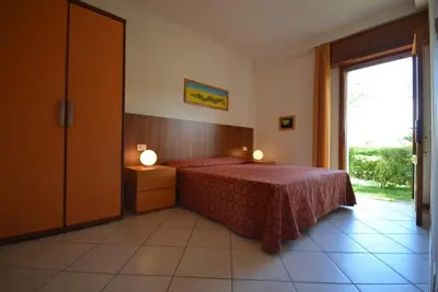 Image de Appartement moderne avec vue sur la piscine
